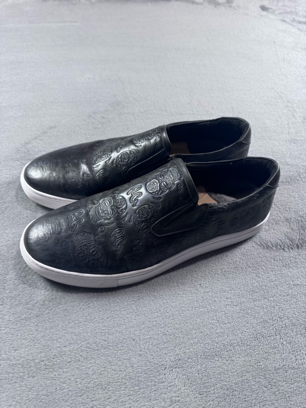 Robert Graham Rider Black Embossed Leather Slip-On Sneakers - Picture 2 of 11